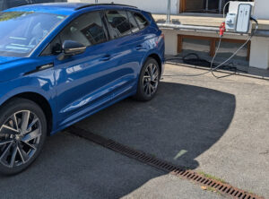 Einsatzfähiger Showcase: Vom SMIGHT IQ Copilot bis hin zur Wallbox und einem angeschlossenen E-Auto. (Bild: SMIGHT)